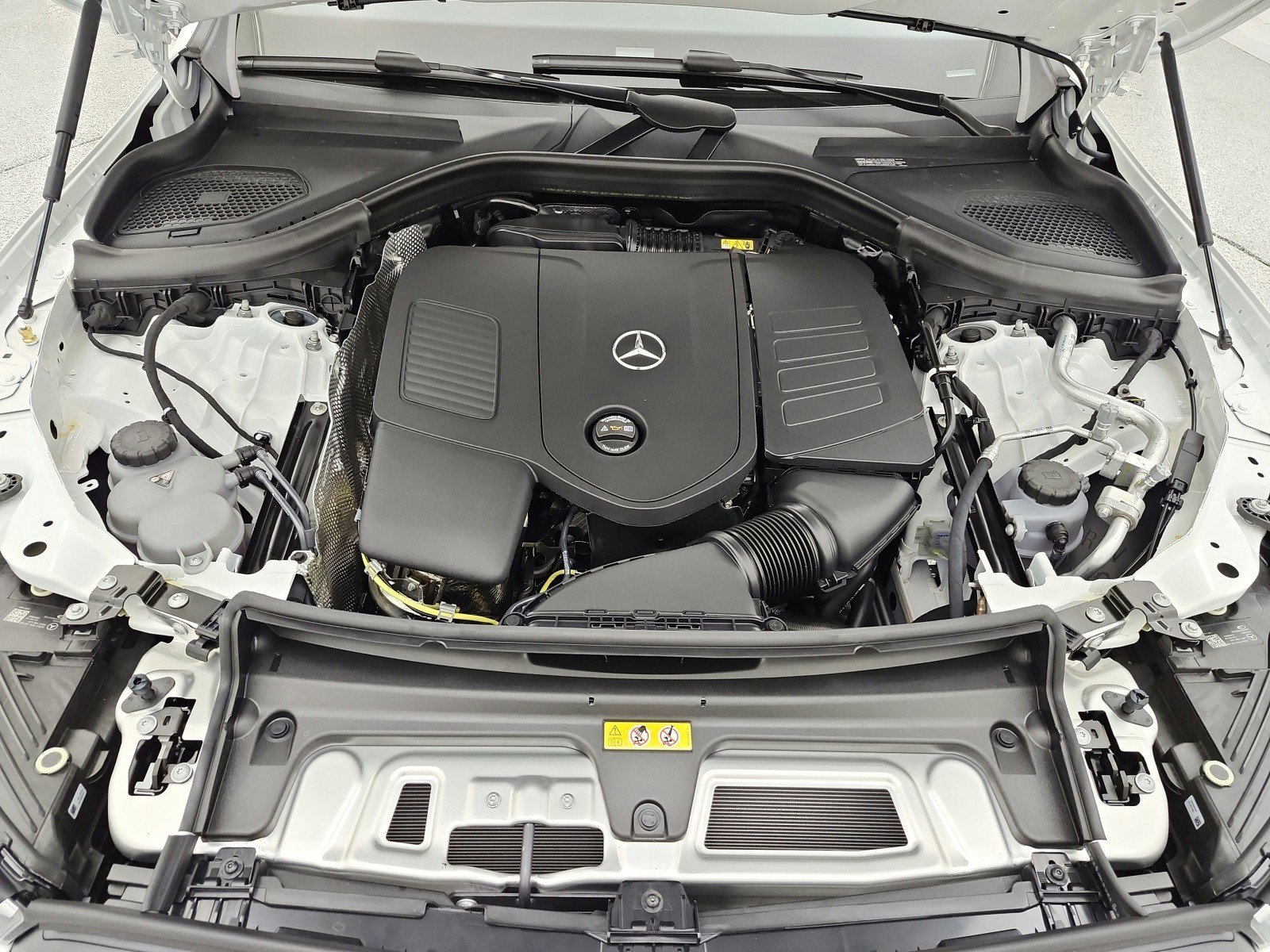 New 2026 Polar White Mercedes-Benz GLC 300 SUV image 41