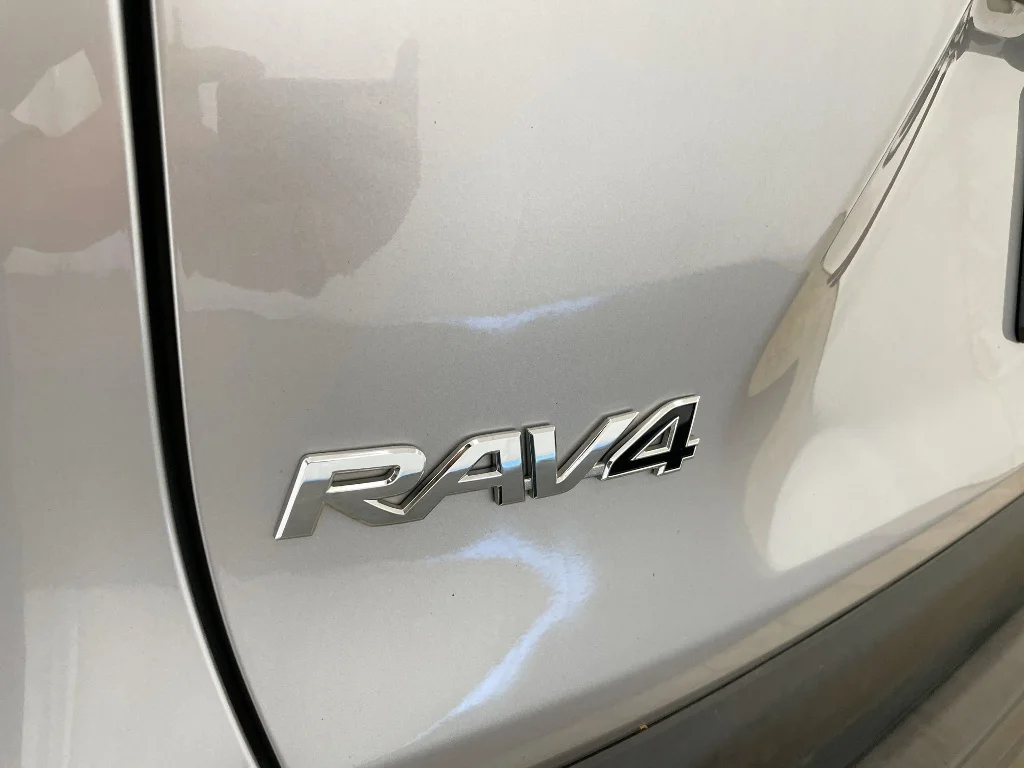 Used 2022 Silver Sky Metallic Toyota XLE image 33