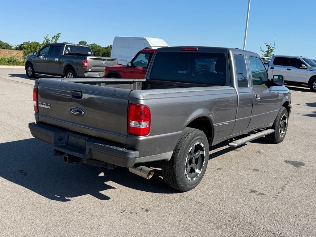 Used 2011 Gray Ford XLT image 10