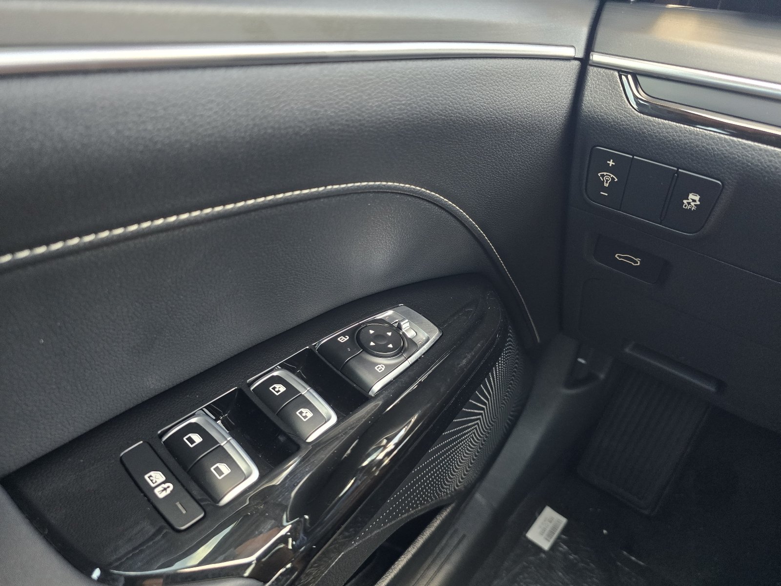 New 2027 Wolf Gray Kia GT-Line image 12