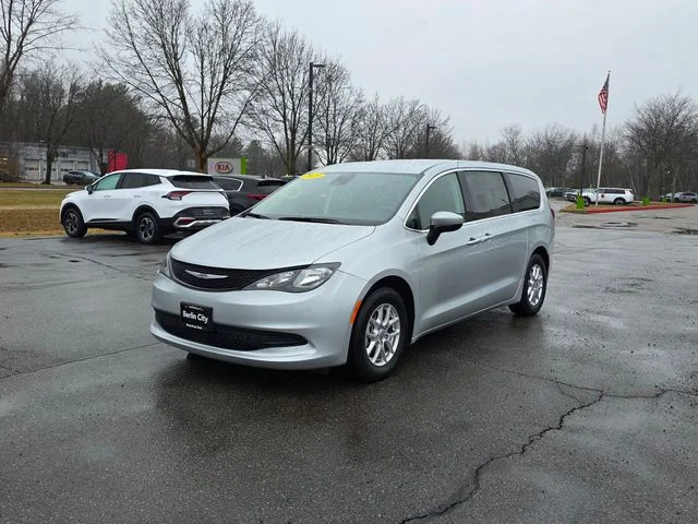 Used 2023 Silver Mist Clearcoat Chrysler LX image 4