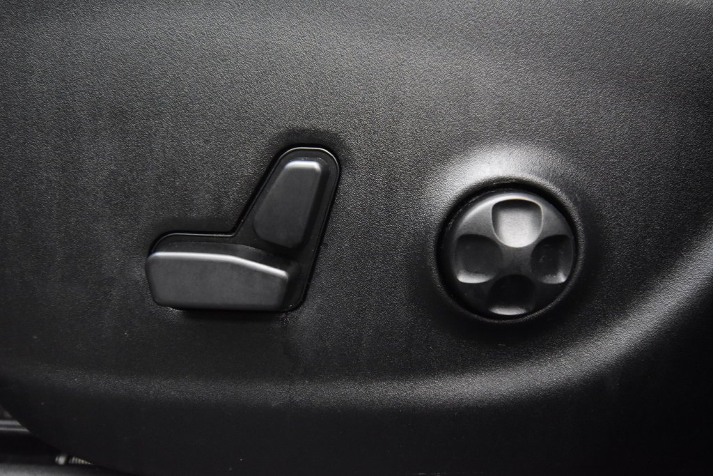 Used 2017 White Jeep Latitude image 21