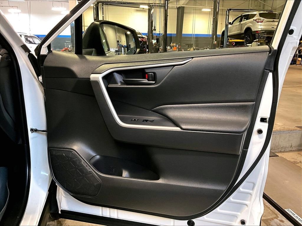 Used 2020 White Toyota LE image 12