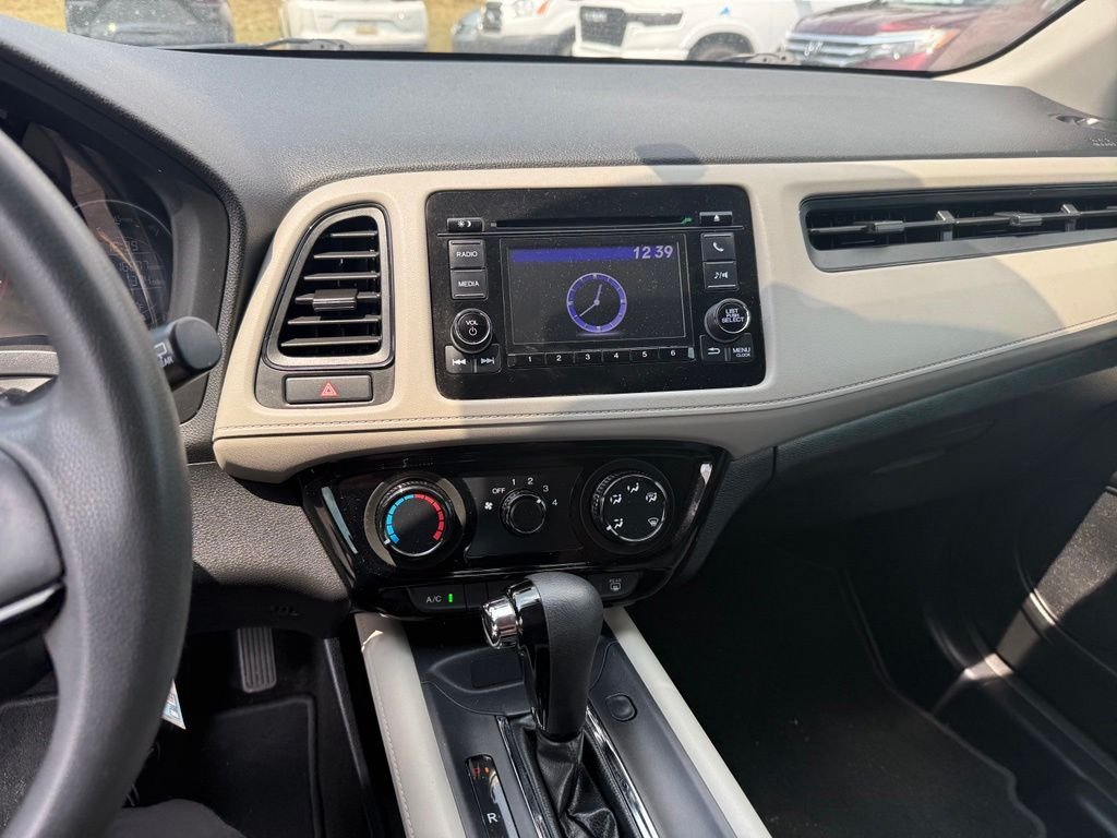 Certified Used 2019 Lunar Silver Metallic Honda LX image 9