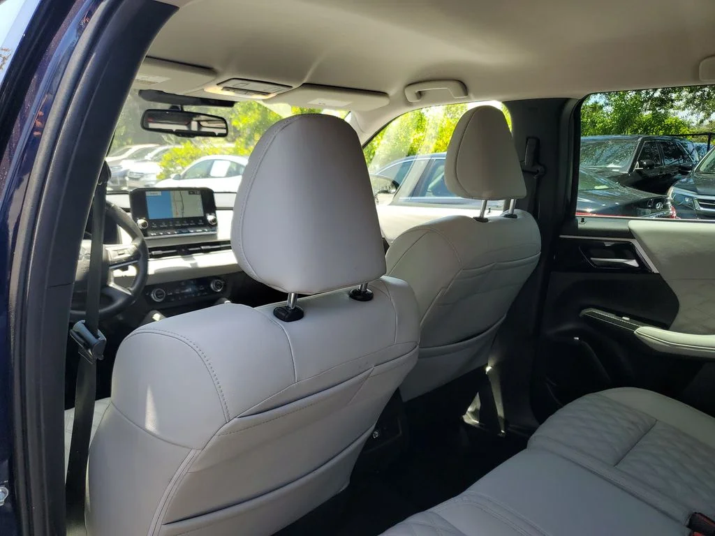 Used 2022  Mitsubishi SEL image 14