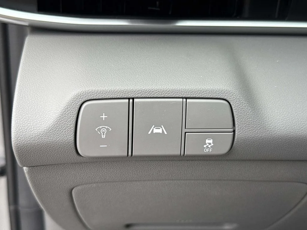 Used 2022 Silver Hyundai SEL image 40