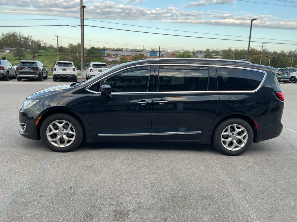2018 Chrysler Pacifica Touring Plus photo 4