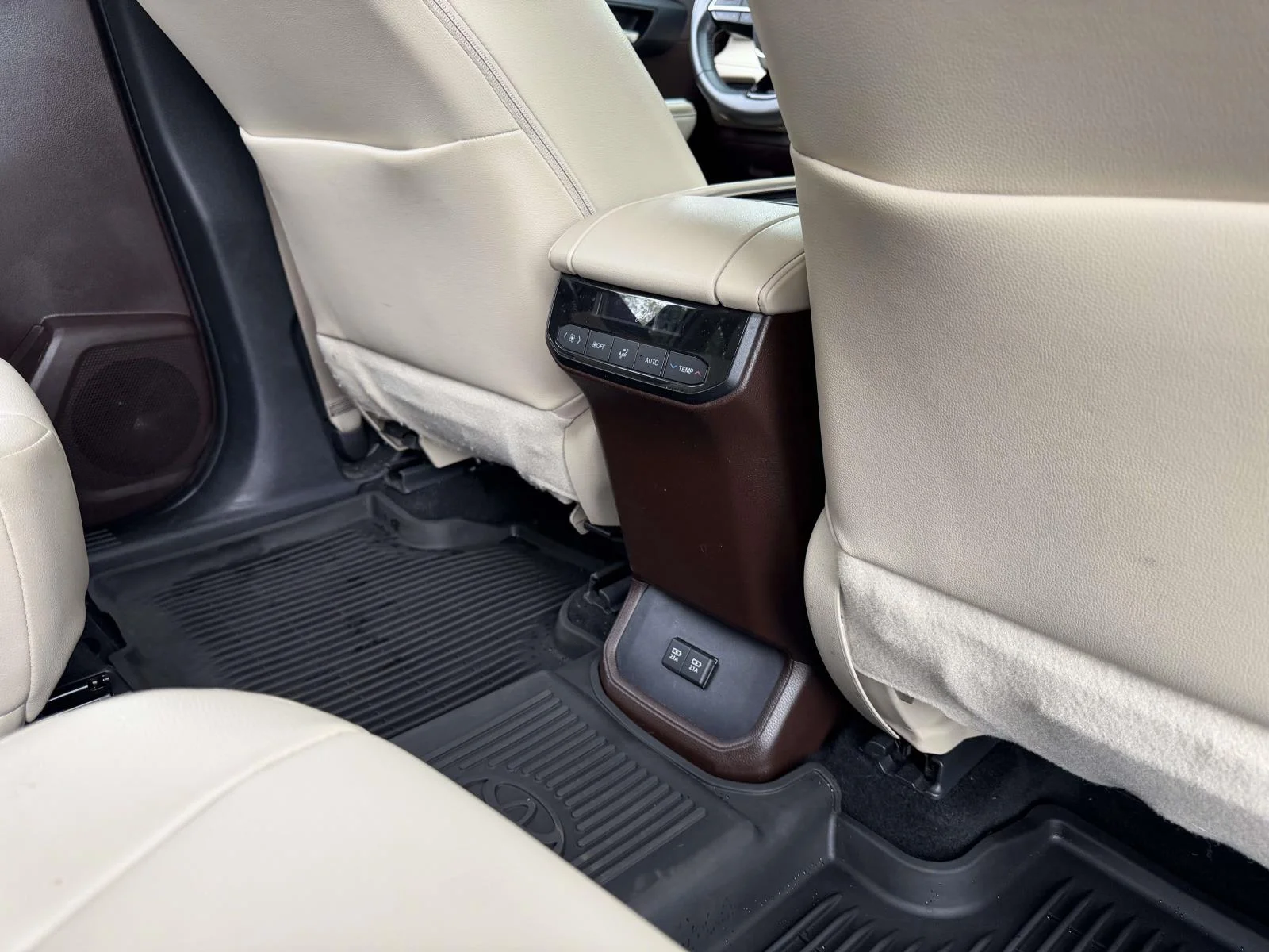 Used 2021 White Toyota XLE image 16