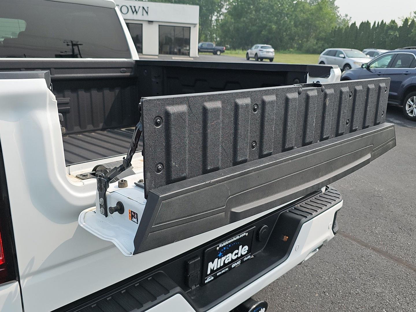Used 2025 Summit White GMC AT4 image 33