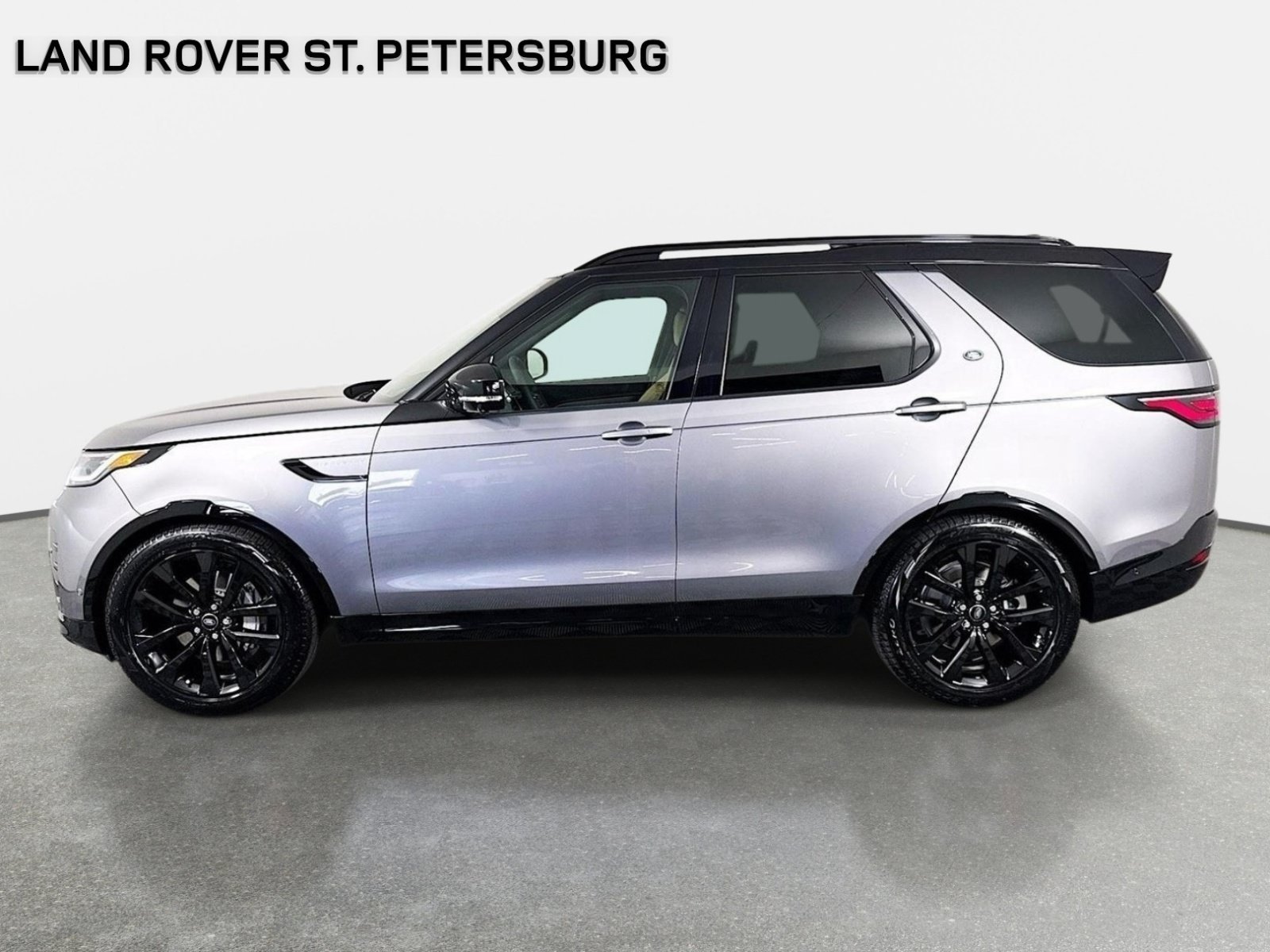 Used 2026 Gray Land Rover Dynamic SE image 8