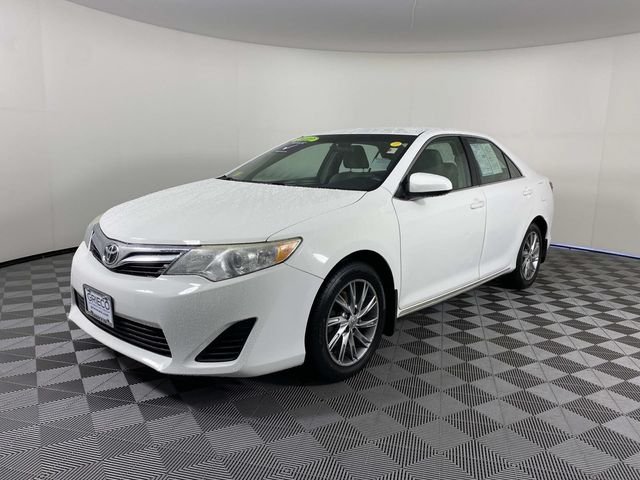 Used 2012 White Toyota LE image 4