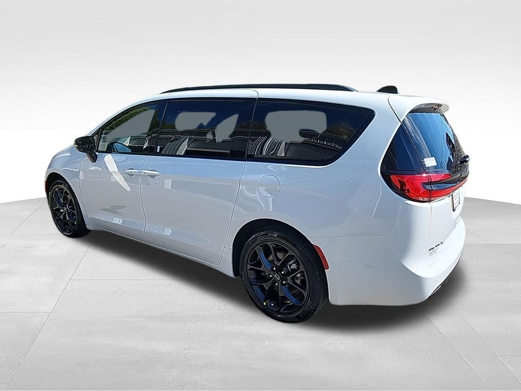 2026 Chrysler Pacifica Limited - Photo 9