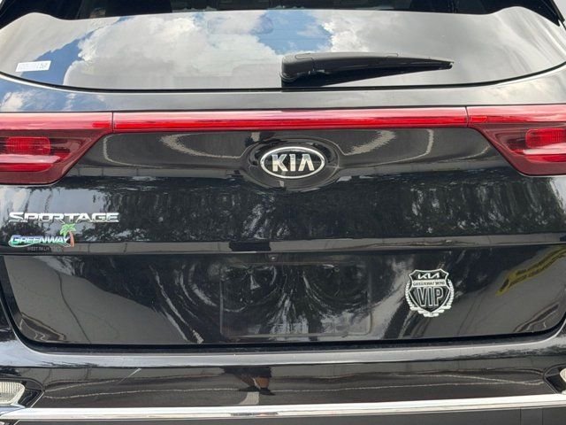 Used 2022 Red Kia LX image 42