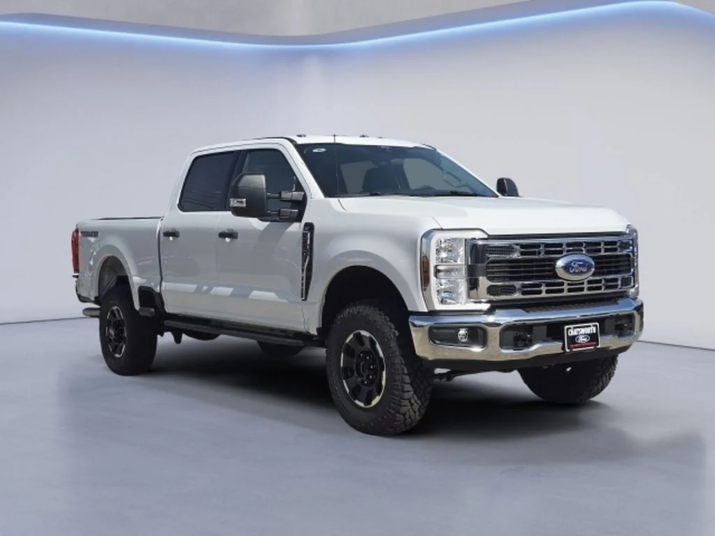 New 2026 Oxford White Ford F-250® XLT image 2