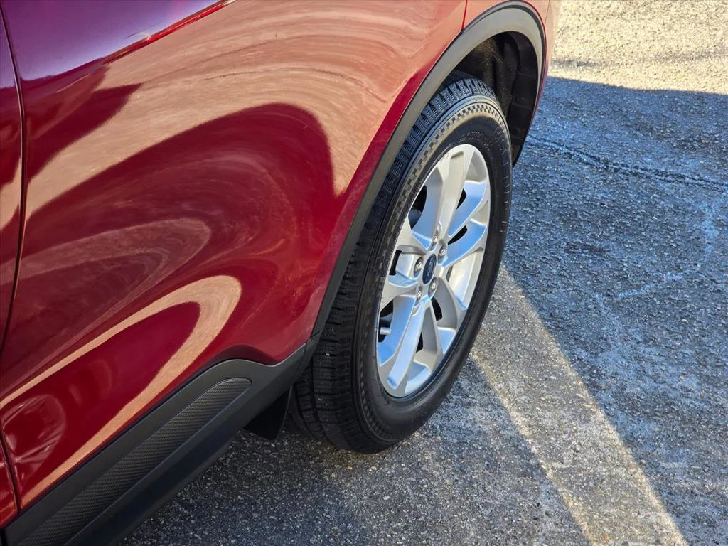 Used 2021 Red Ford SE image 20