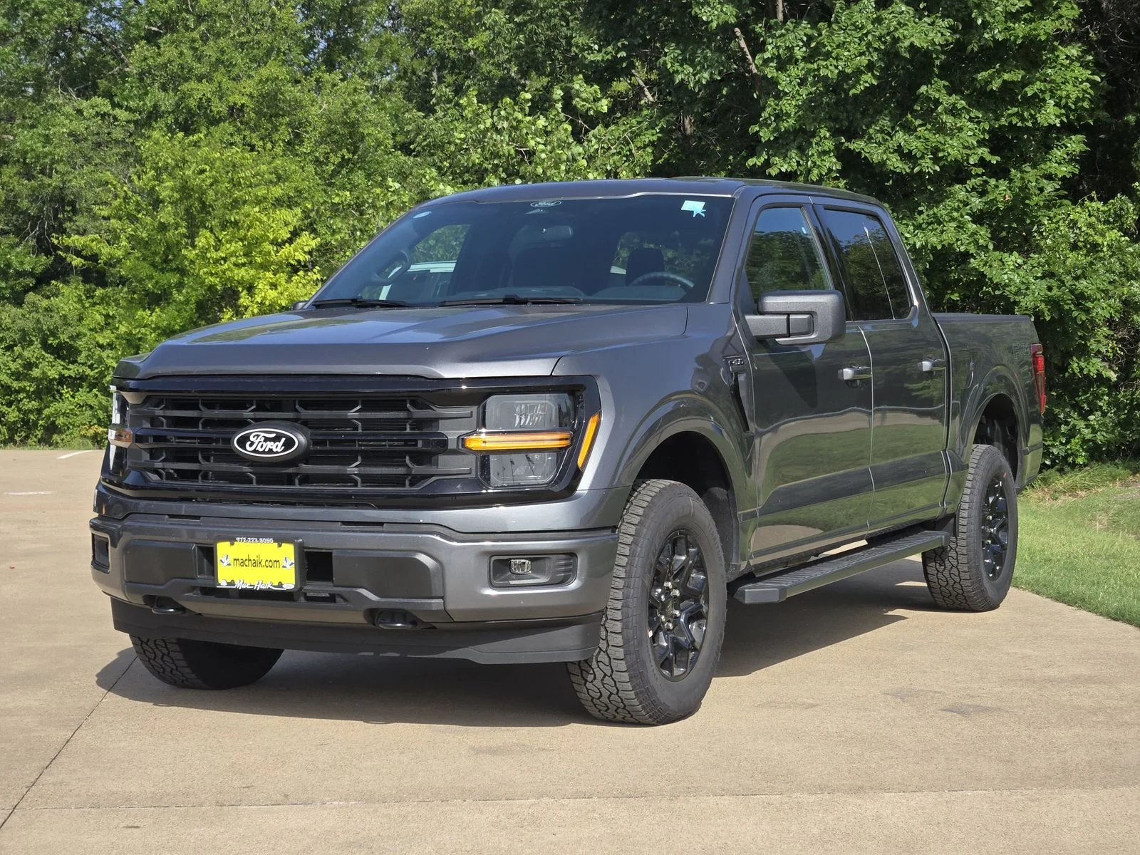 New 2026 Carbonized Gray Metallic Ford XLT image 2