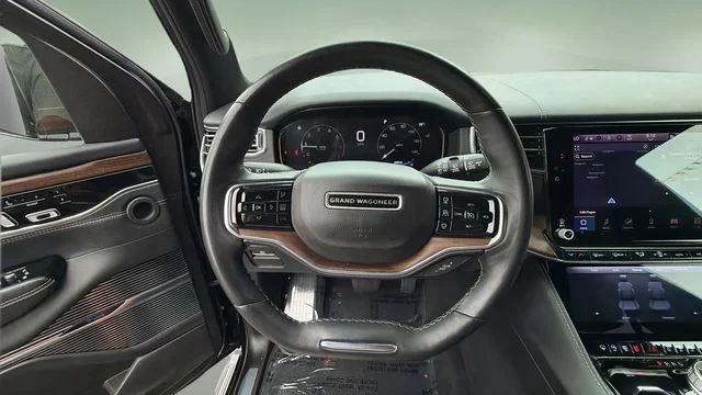 Used 2024 Black Jeep Base image 12