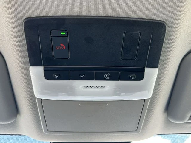 Used 2025 White Nissan SV image 30