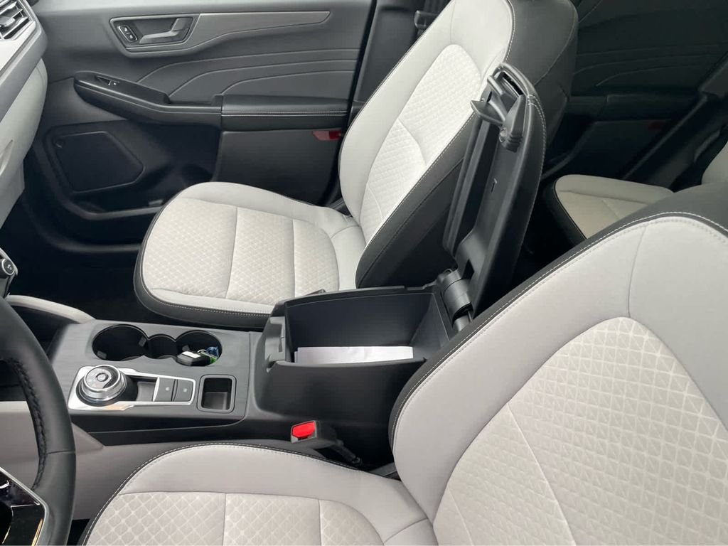 Used 2025 Gray Ford Active image 28