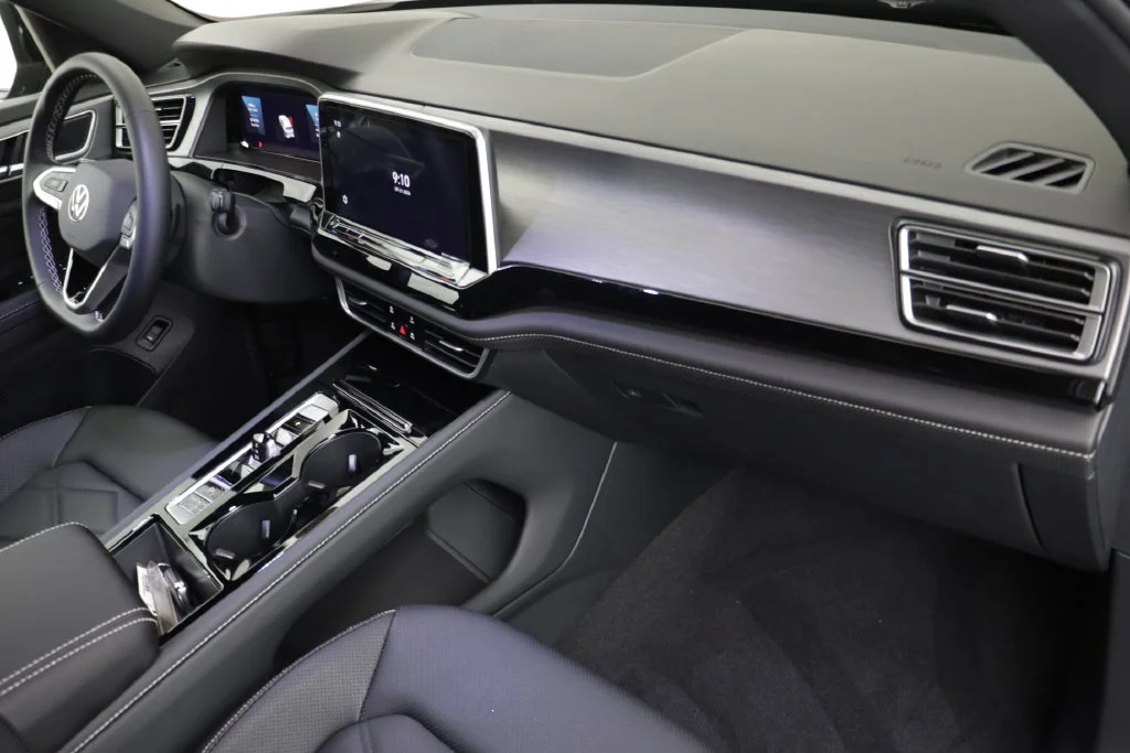 New 2026 Black Pearl Volkswagen SE w/Technology image 19