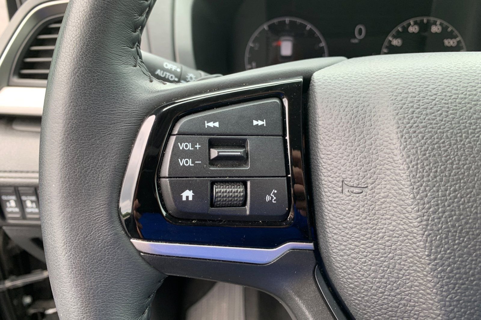 Certified Used 2025  Honda EX-L image 29