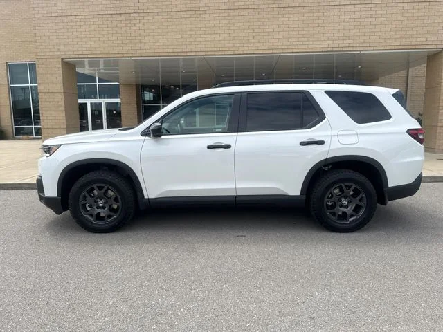 2026 Honda Pilot TrailSport AWD's photo
