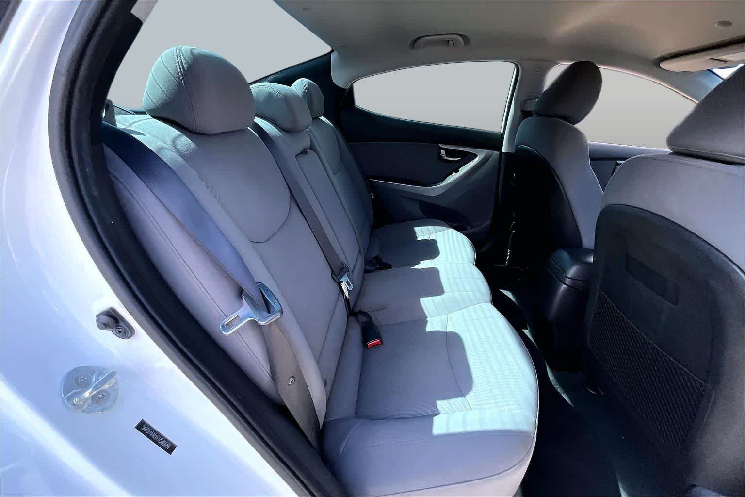 Used 2015 Quartz White Pearl Hyundai SE image 21