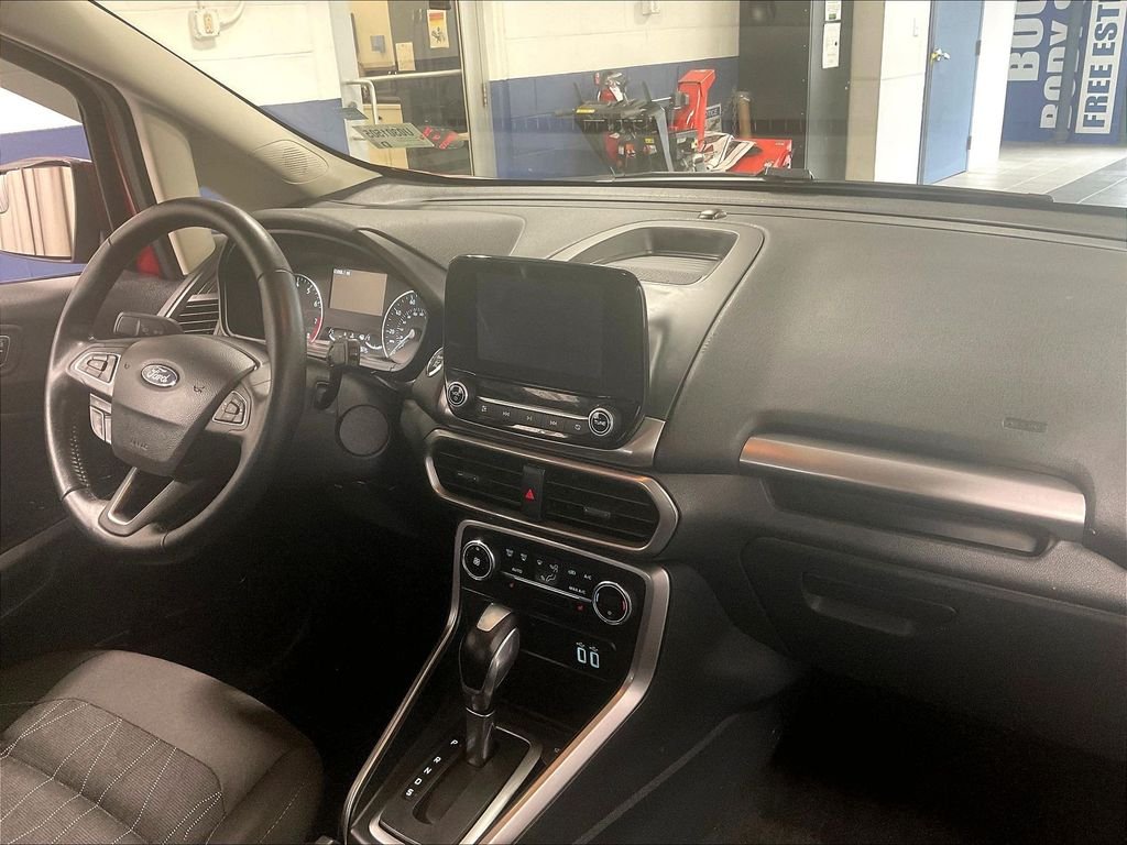 Used 2019 Red Ford SE image 14