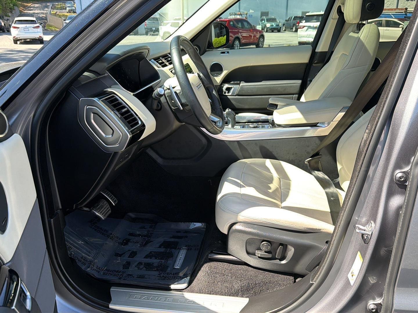 Used 2022 Eiger Grey Metallic Land Rover HSE Silver Edition image 10