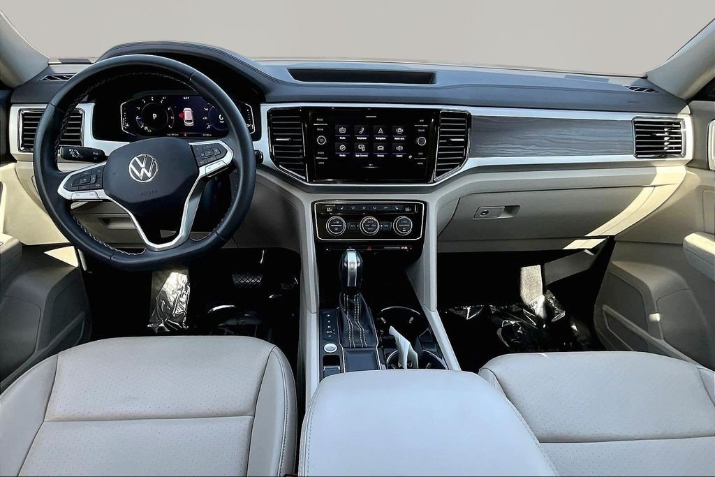 Used 2022 Gray Volkswagen 3.6L V6 SE w/Technology image 7
