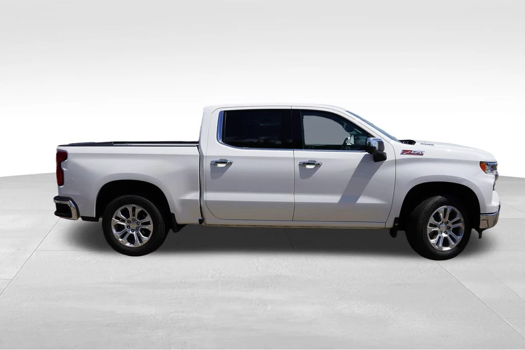 Used 2024 Summit White Chevrolet LTZ image 3