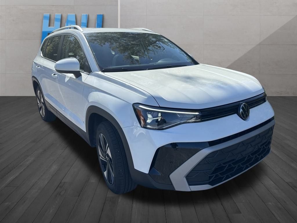 2025 Volkswagen Taos SE photo 3
