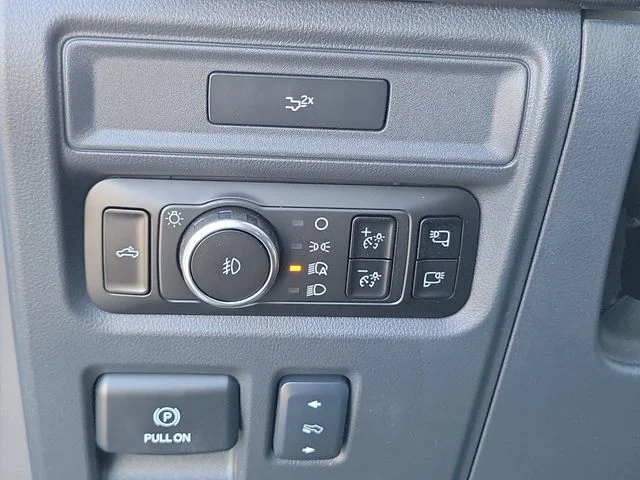 New 2026 Star White Metallic Tri-Coat Ford Lariat image 36