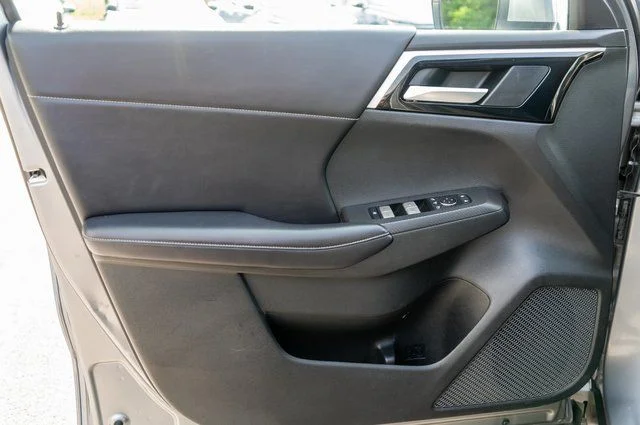 Used 2023 Gray Mitsubishi SE image 18