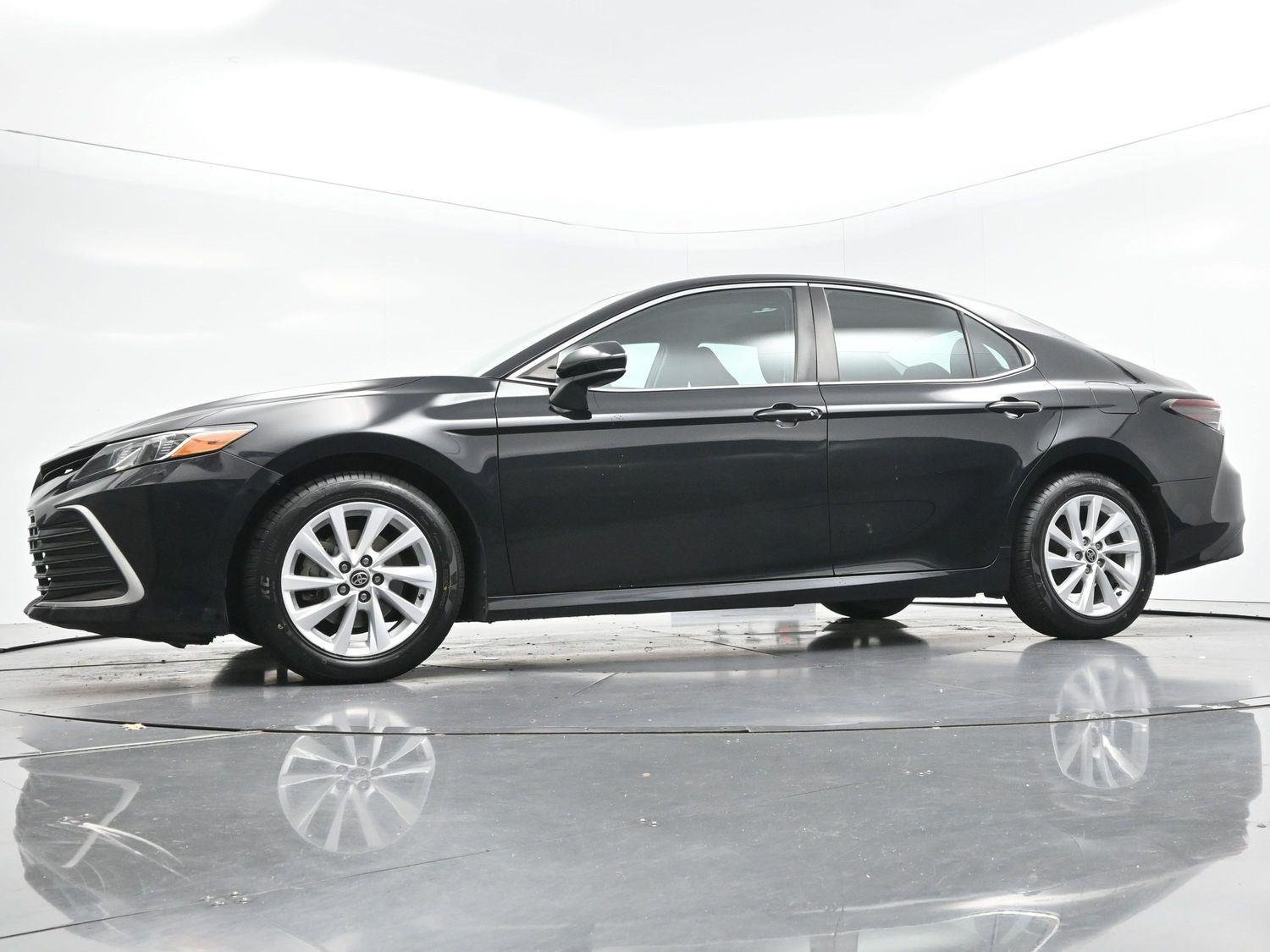 Used 2022 Midnight Black Metallic Toyota LE image 43