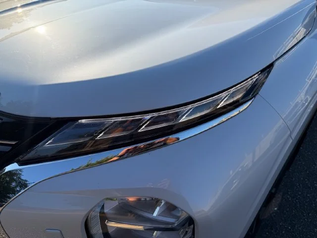 Used 2023 White Diamond Mitsubishi SE image 13