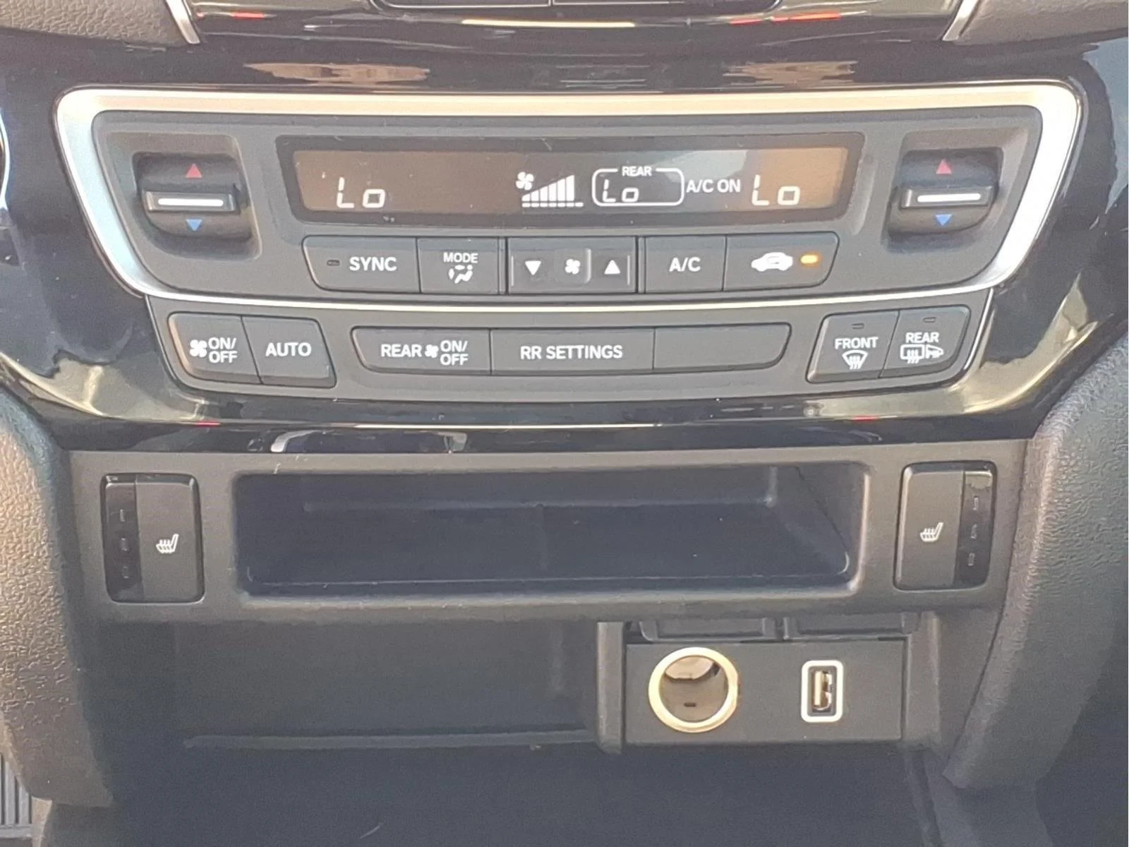 Used 2019 Lunar Silver Metallic Honda Touring image 15