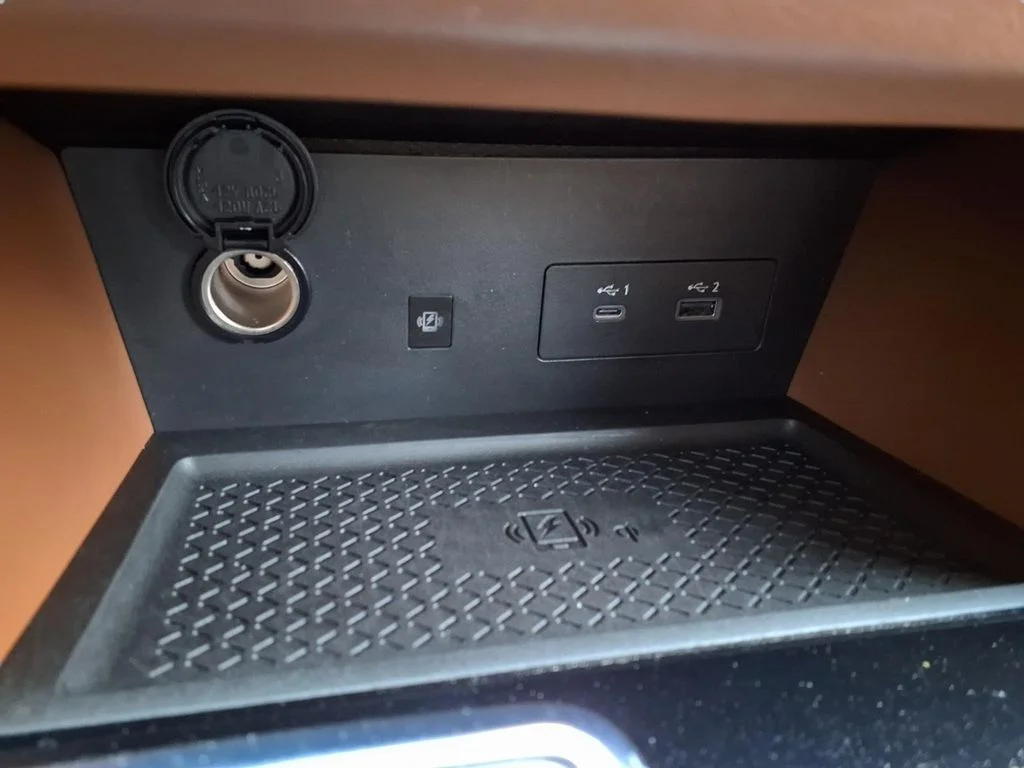 Used 2023 Gray Nissan Platinum image 10