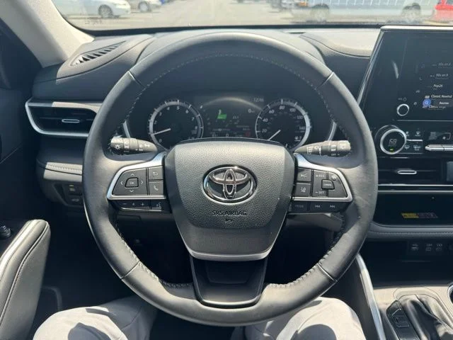 Used 2025 Celestial Silver Metallic Toyota XLE image 19