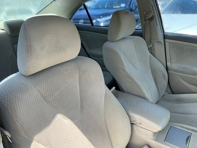 Used 2011 Gray Toyota LE image 27
