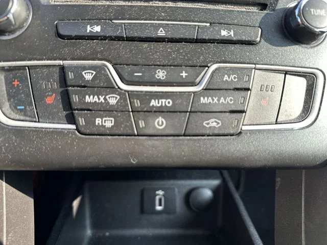 Used 2018 Silver Ford SE image 18