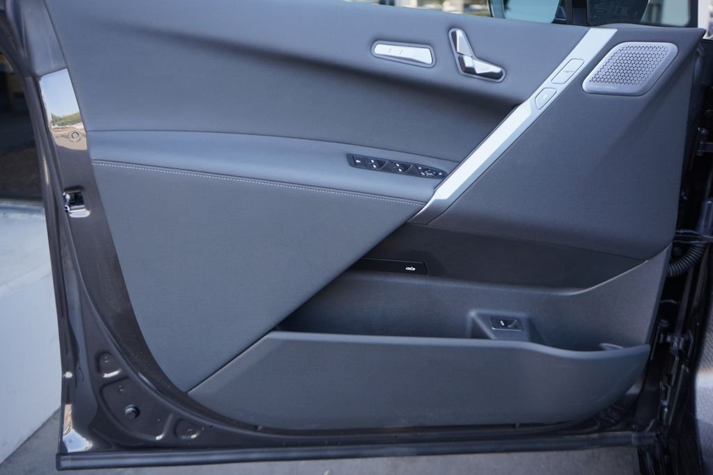 Used 2025 Dark Graphite BMW M60 image 9