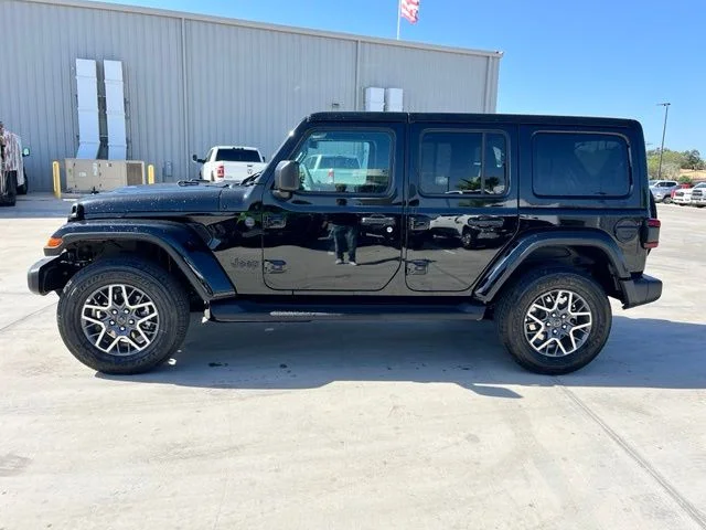 New 2026 Black Clear-Coat Exterior Paint Jeep Sahara image 4