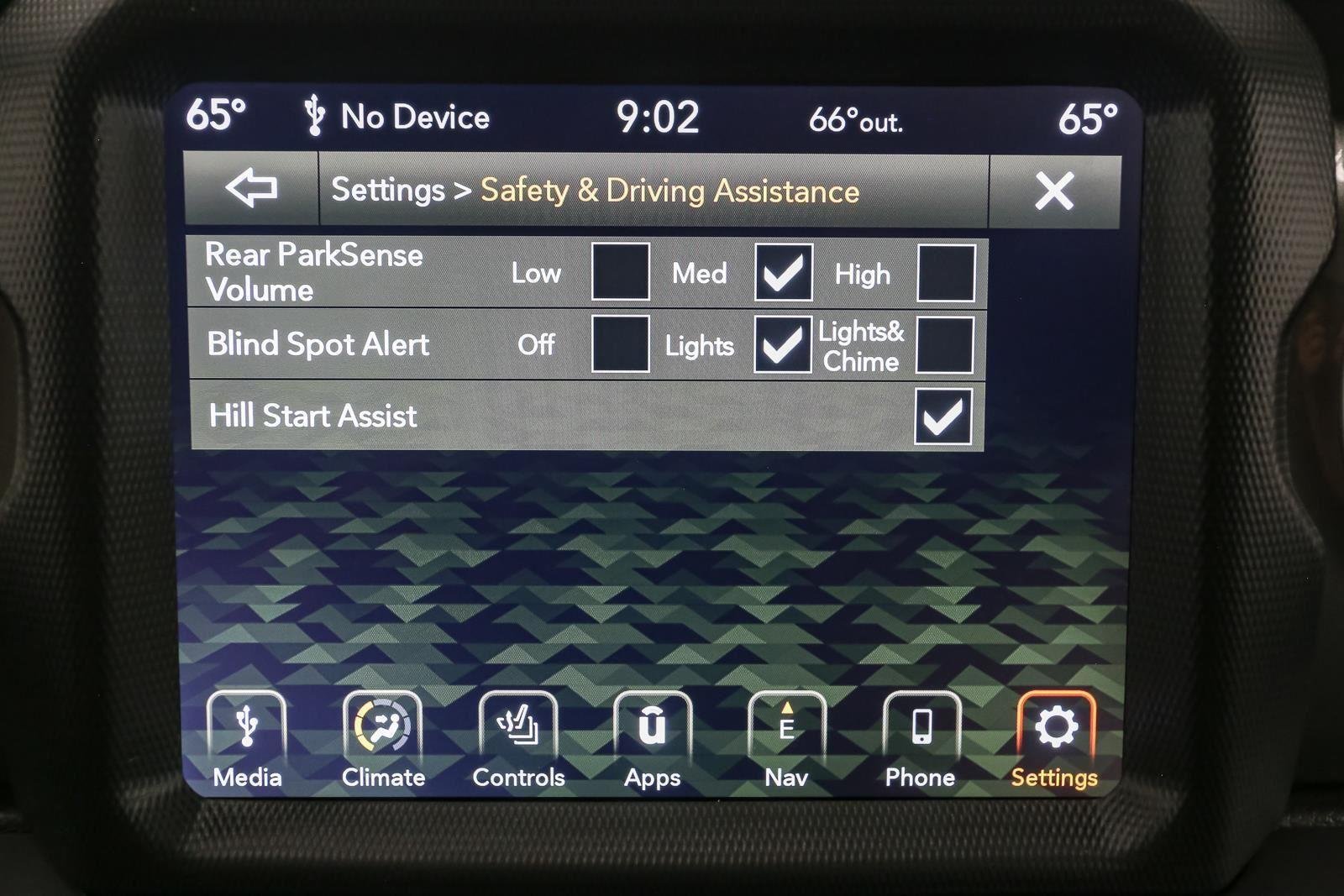 Used 2022 Bright White Clearcoat Jeep Unlimited Sahara image 34
