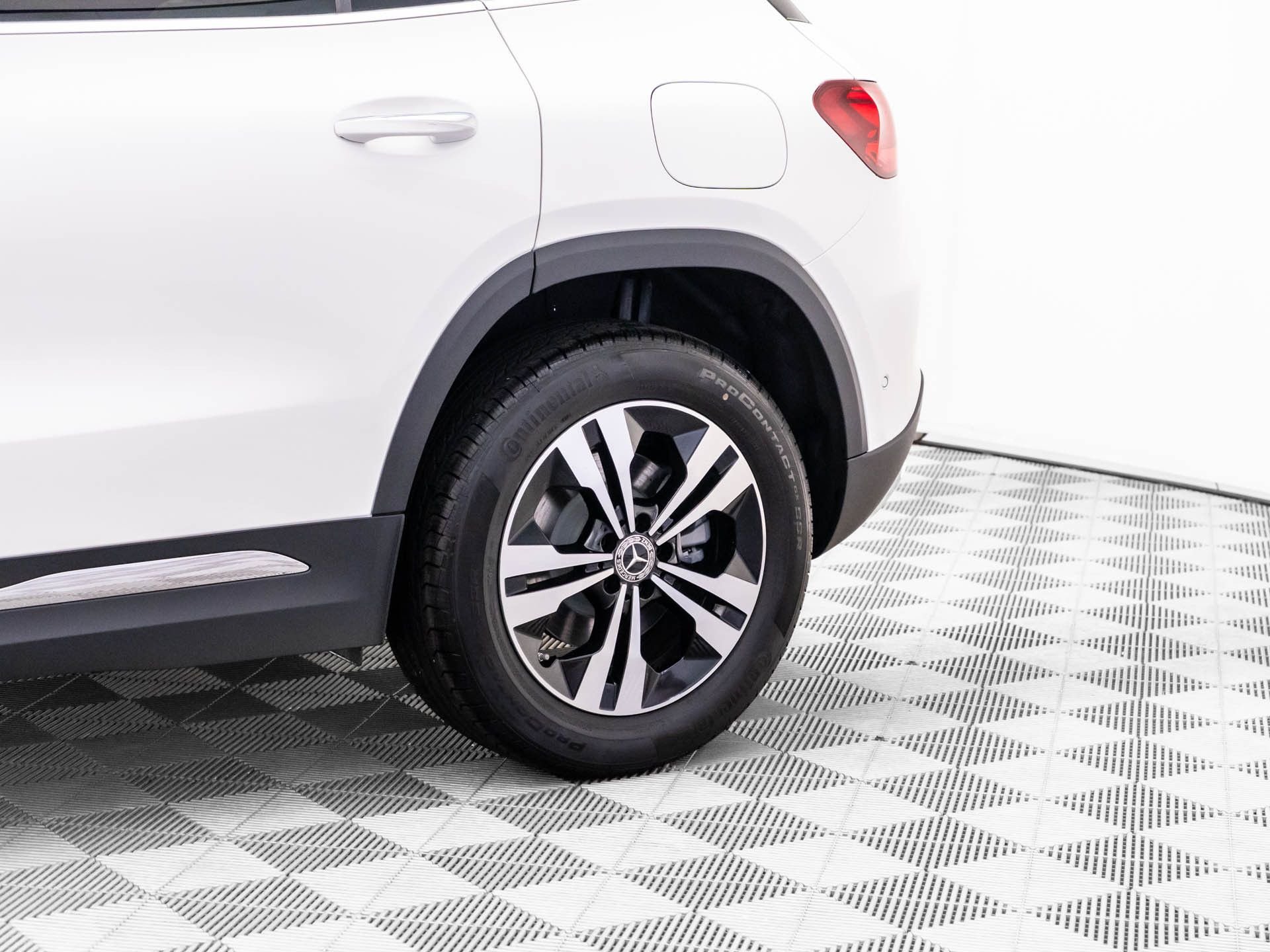 New 2026 Polar White Mercedes-Benz GLA 250 image 35