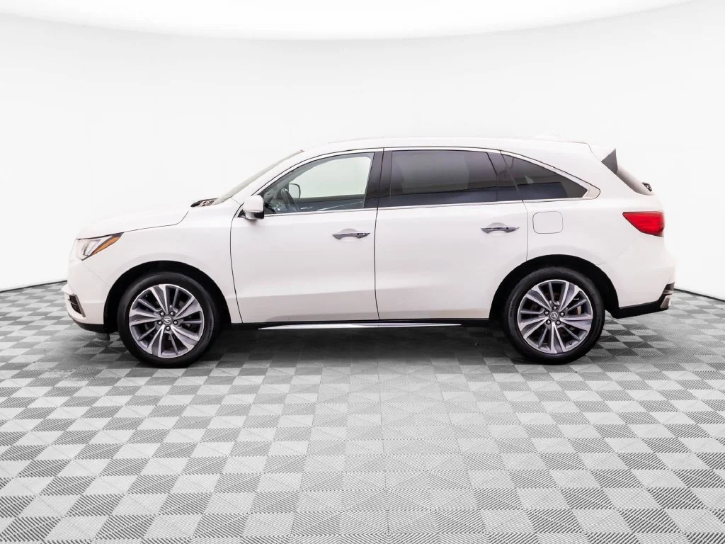 Used 2018  Acura 3.5L image 2
