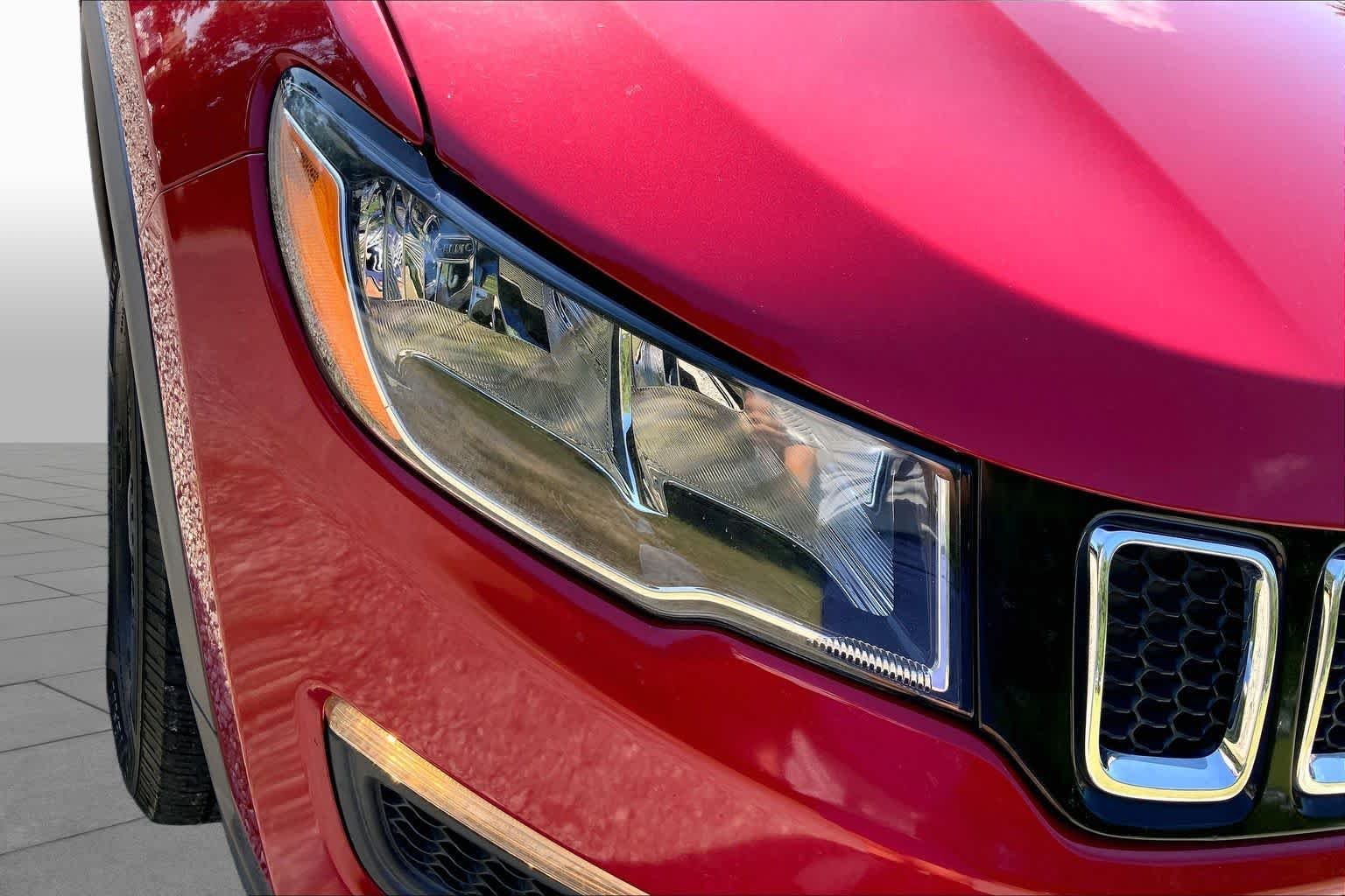 Used 2019 Redline Pearlcoat Jeep Sport image 27