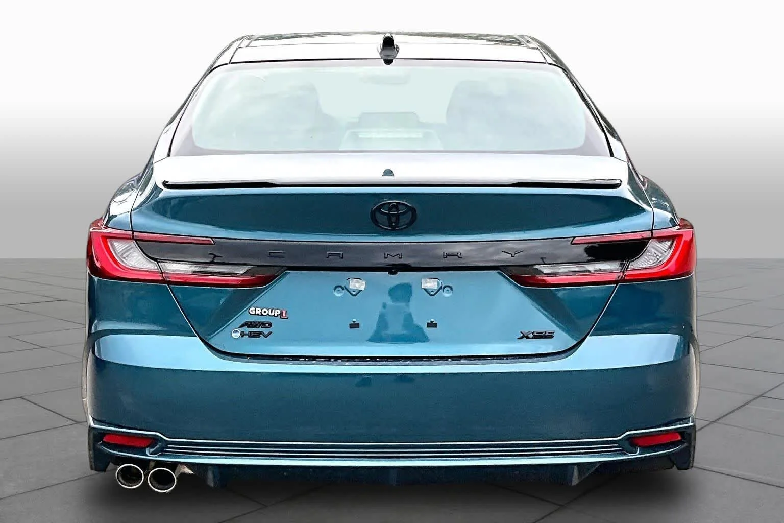 New 2026 Ocean Gem with Midnight Black Metallic roof Toyota XSE image 4