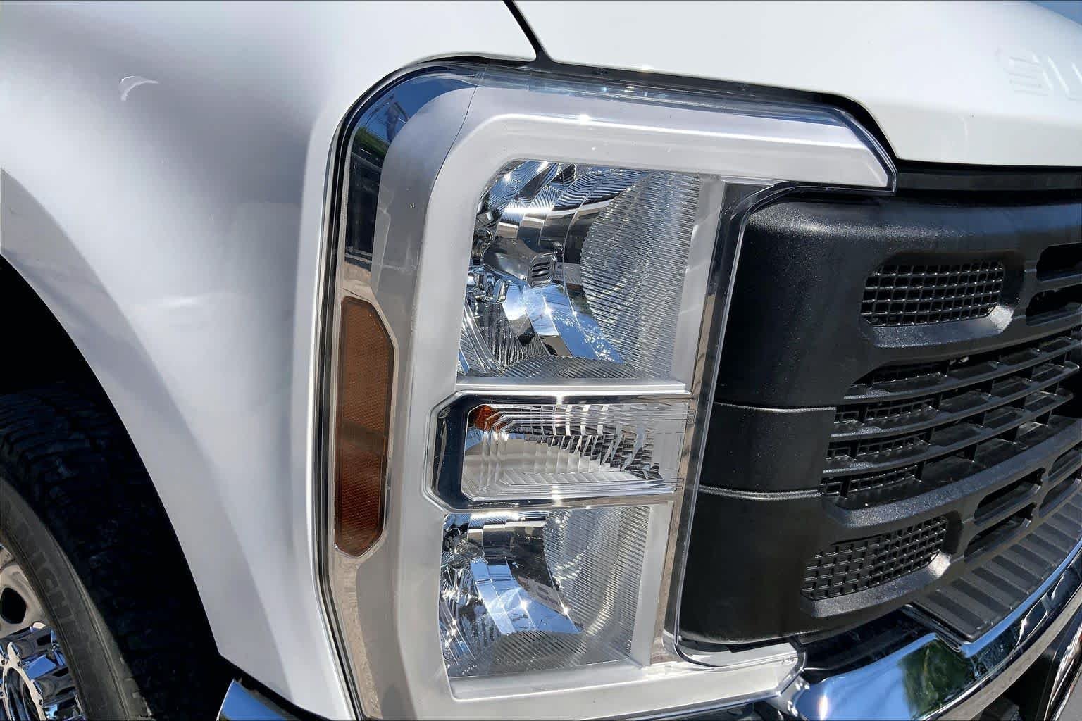 Used 2024 Oxford White Ford XL image 27