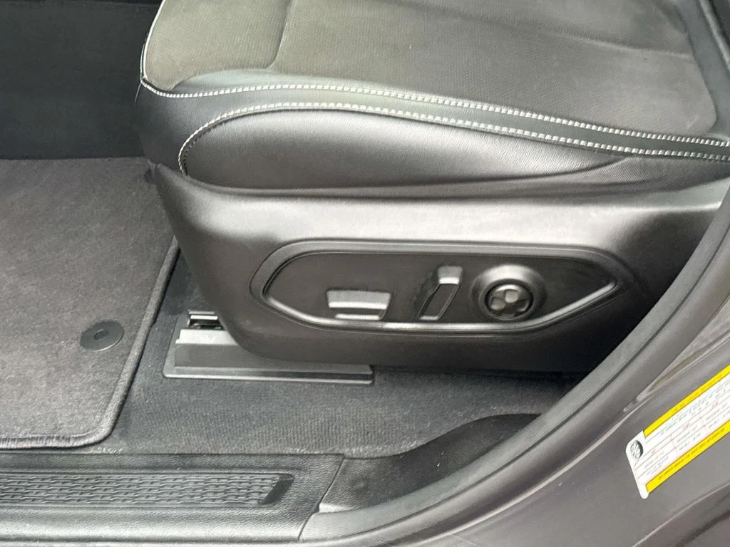 Used 2024 Gray Jeep Altitude X image 13